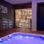 Valpinia Luxury In A Quiet Location With Pool, Sauna, Jacuzzi And Large Garden