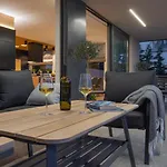 Valpinia Luxury In A Quiet Location With Pool, Sauna, Jacuzzi And Large Garden 别墅 Martinski