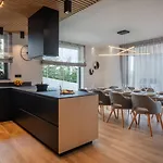 Valpinia Luxury In A Quiet Location With Pool, Sauna, Jacuzzi And Large Garden 别墅 *