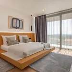 Valpinia Luxury In A Quiet Location With Pool, Sauna, Jacuzzi And Large Garden 别墅 *