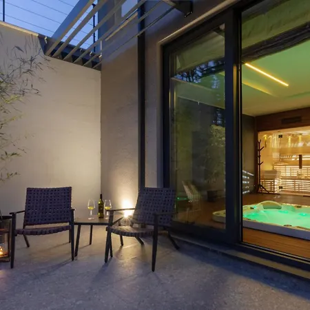 Valpinia Luxury In A Quiet Location With Pool, Sauna, Jacuzzi And Large Garden