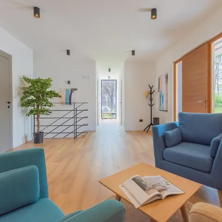 וילה Valpinia Luxury In A Quiet Location With Pool, Sauna, Jacuzzi And Large Garden Martinski