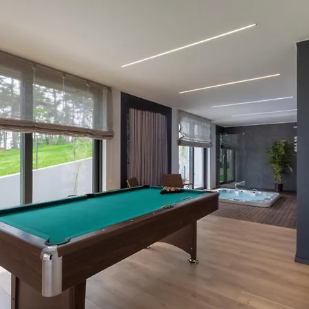 Willa Valpinia Luxury In A Quiet Location With Pool, Sauna, Jacuzzi And Large Garden Martinski