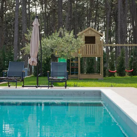 Valpinia Luxury In A Quiet Location With Pool, Sauna, Jacuzzi And Large Garden Vila