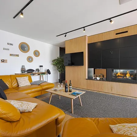 Valpinia Luxury In A Quiet Location With Pool, Sauna, Jacuzzi And Large Garden Martinski