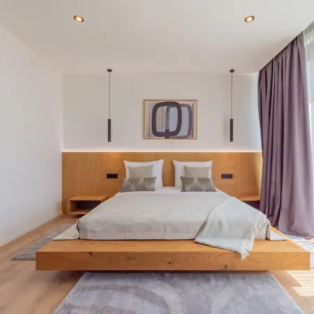 Valpinia Luxury In A Quiet Location With Pool, Sauna, Jacuzzi And Large Garden Martinski