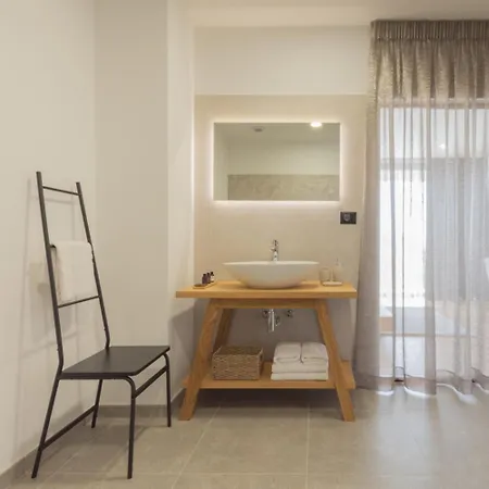 Valpinia Luxury In A Quiet Location With Pool, Sauna, Jacuzzi And Large Garden Vila Martinski