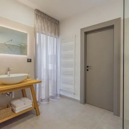 Valpinia Luxury In A Quiet Location With Pool, Sauna, Jacuzzi And Large Garden * Martinski