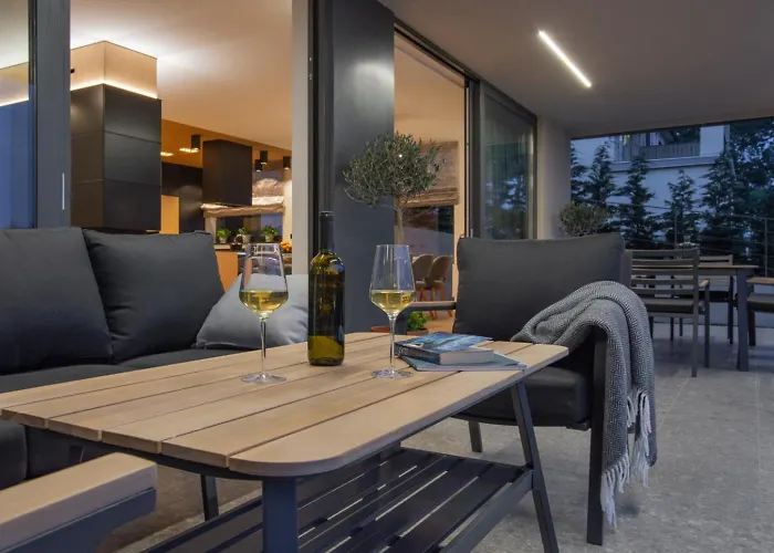 Valpinia For 8 People In Labin - Rabac With 40 M2 Heated Pool, Indoor Jacuzzi & Sauna Villa Martinski